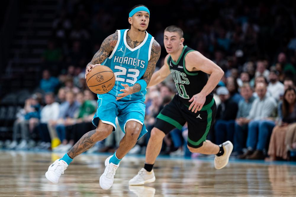 罗马诺：拜仁、阿贾克斯有意17岁中场穆卡萨，曼城仍很信任他