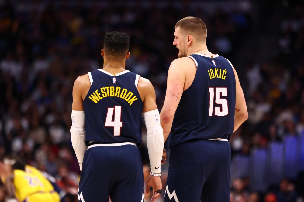 它背后牵动 它背后牵动